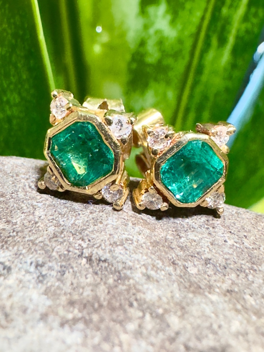 18k Emerald & Diamond Stud earrings